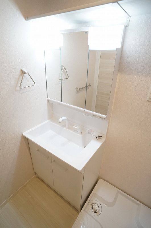 洗面設備　シャンプードレッサーで忙しい朝にも寝癖の付いた頭にも優しい☆
