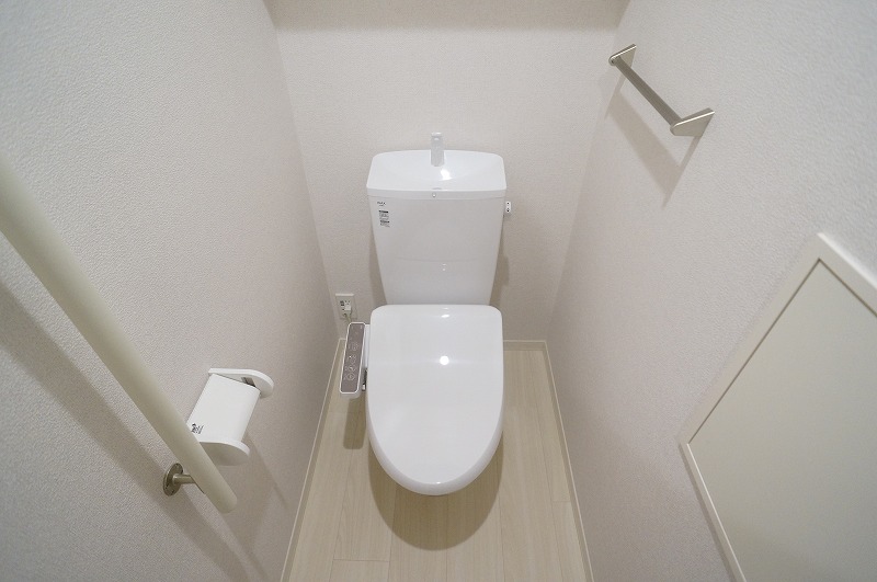 トイレ　人気のシャワートイレ・バストイレ別です♪トイレが独立している