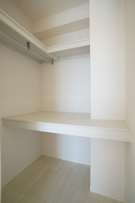 収納　洋室7帖のお部屋にあるウォークインクローゼットです♪たっぷり