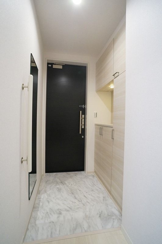 玄関　シューズボックスがあるので靴が散らからずいつでも玄関すっきり