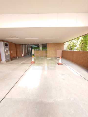 駐車場　リーデンスタワー低層棟