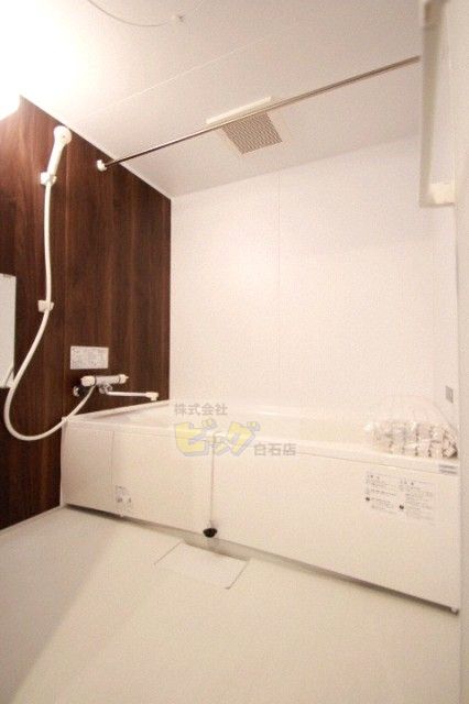 バス・シャワールーム　大きなお風呂で快適です♪