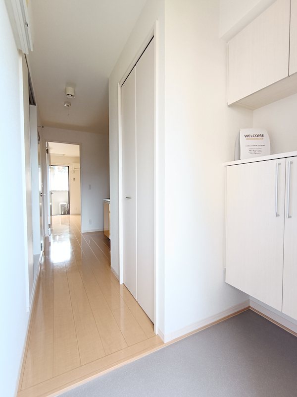 玄関　※同タイプ別居室のお写真です。