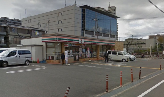 コンビニ　セブンイレブン茨木鮎川1丁目店（コンビニ）まで302m