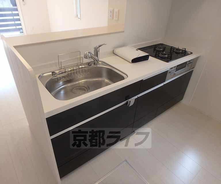 キッチン　３口コンログリル付きシステムキッチンです。