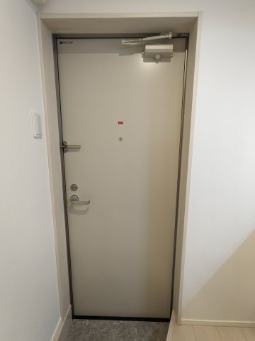 玄関　102号室