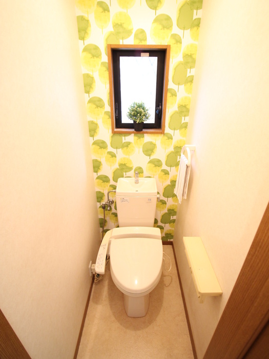 トイレ　※同系タイプ、他号室の写真です