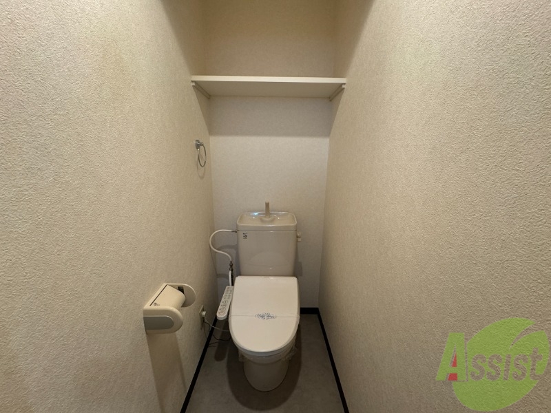 トイレ　トイレはウォシュレット機能付きです。安心して使用できますね。