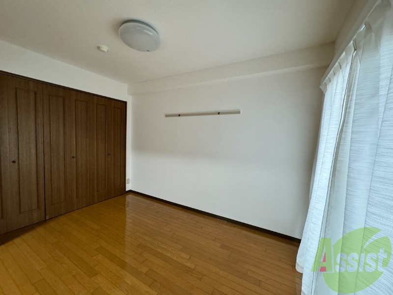 その他部屋・スペース　寝室になりそうな洋室です。シンプルで落ち着きますね。