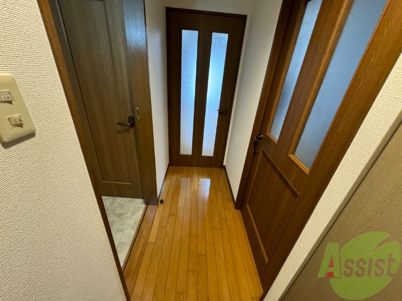 玄関　玄関から撮影しました。明るい印象ですね。