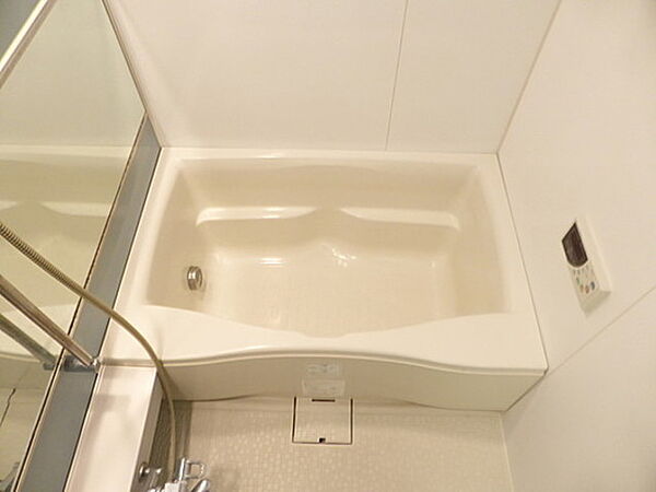 バス・シャワールーム　コンパクトで使いやすいお風呂です