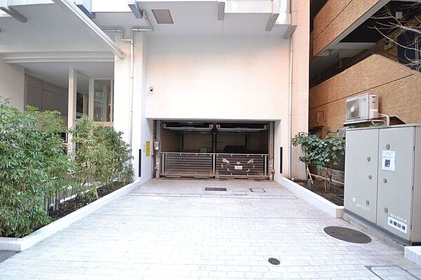 駐車場　駐車場があるので、車を買う予定の方も安心です