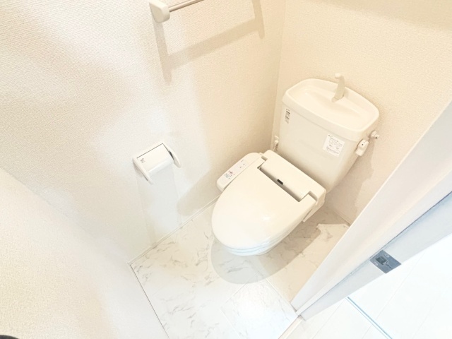 トイレ　別号室の反転間取りの写真流用