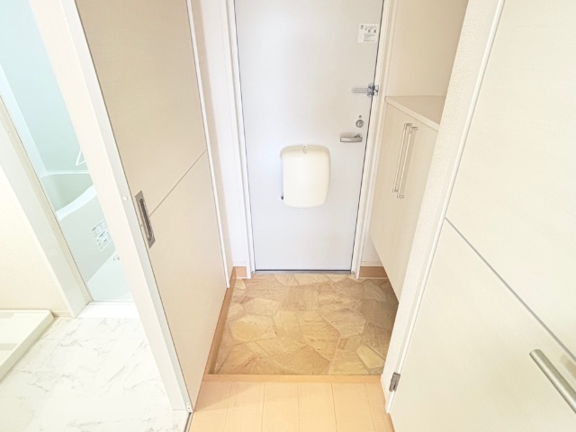 玄関　別号室の反転間取りの写真流用