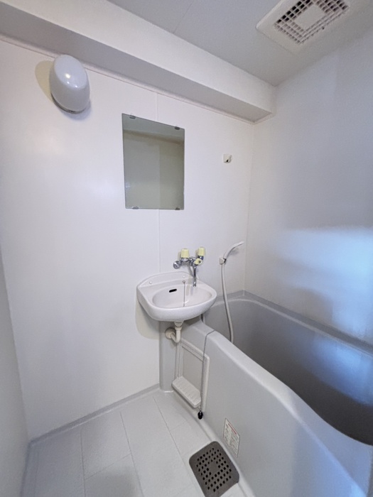 バス・シャワールーム　※写真は同型タイプ、現況優先。