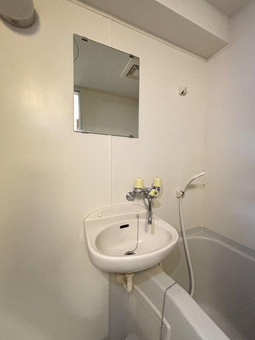 洗面設備　※写真は同型タイプ、現況優先。