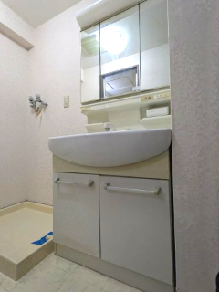 洗面設備　脱衣スペースもあります