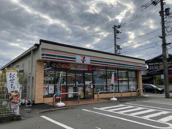 コンビニ　セブンイレブン富山速星店（コンビニ）まで934m