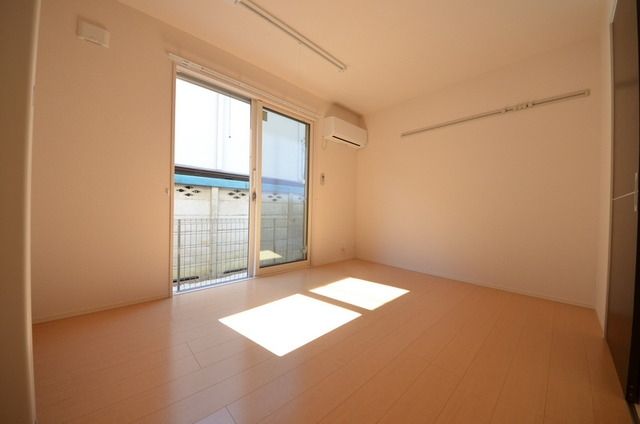 居室・リビング　きれいなフローリング