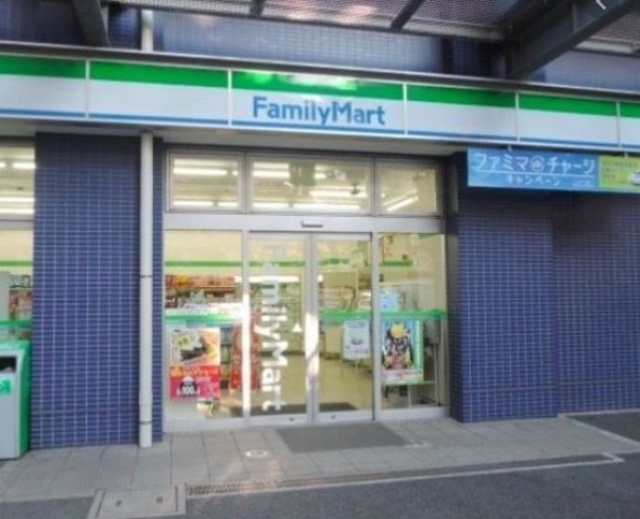 コンビニ　ファミリーマート勝どき三丁目店（コンビニ）まで56m