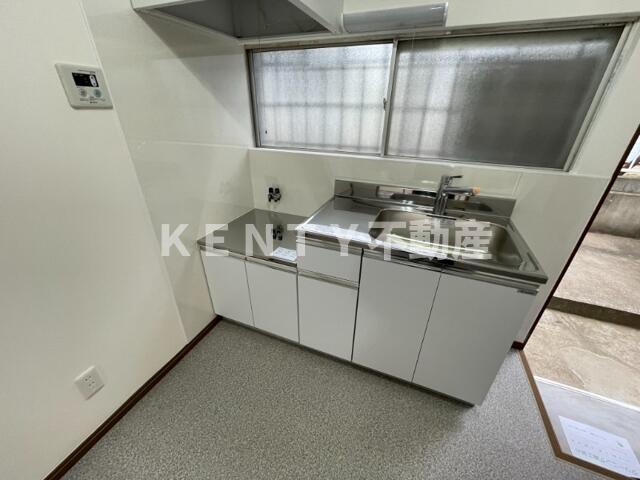 キッチン　コンパクトなキッチンで掃除もラクラク