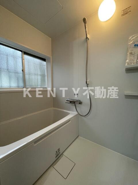 バス・シャワールーム　コンパクトで使いやすいお風呂です