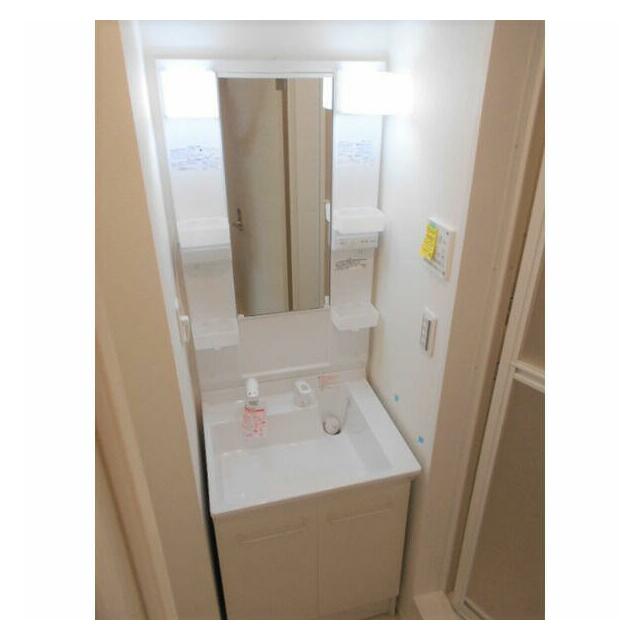 洗面設備　嬉しい独立洗面台付き。