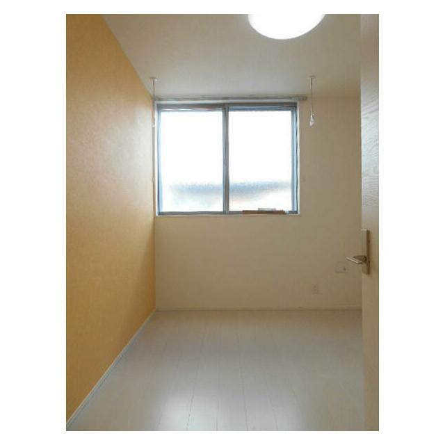 居室・リビング　5.7帖のきれいな洋室。