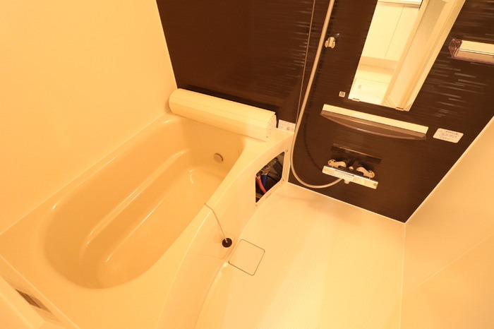 バス・シャワールーム　浴室乾燥・追い焚き機能付きのバスルーム！