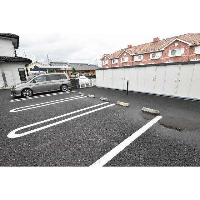駐車場　こちらの物件はMODE不動産なら割引対象の１部屋です。