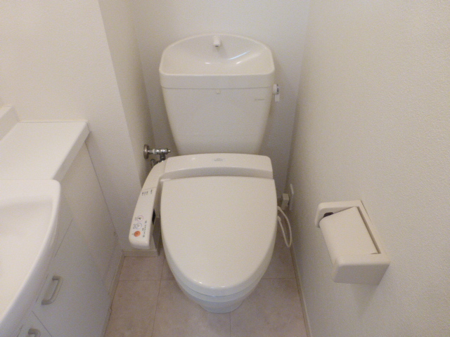 トイレ　温水洗浄便座付　WC