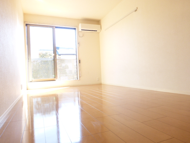 居室・リビング　陽当り良好　長方ワイド設計　洋室8.5帖