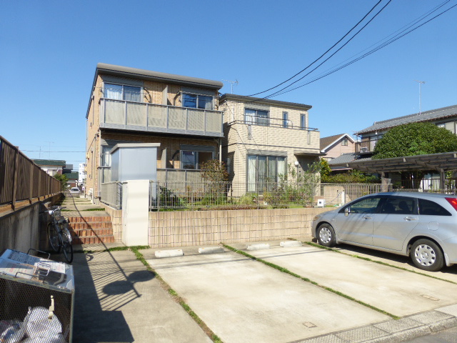 建物外観　陽当り良好　目の前駐車場　セキスイハイム管理