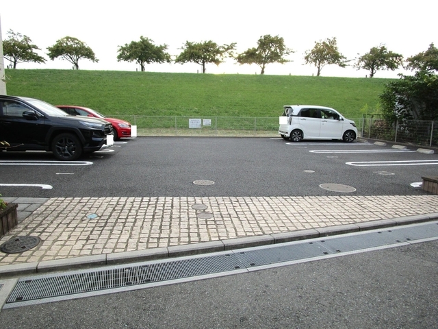 駐車場　駐車場（要空き確認）