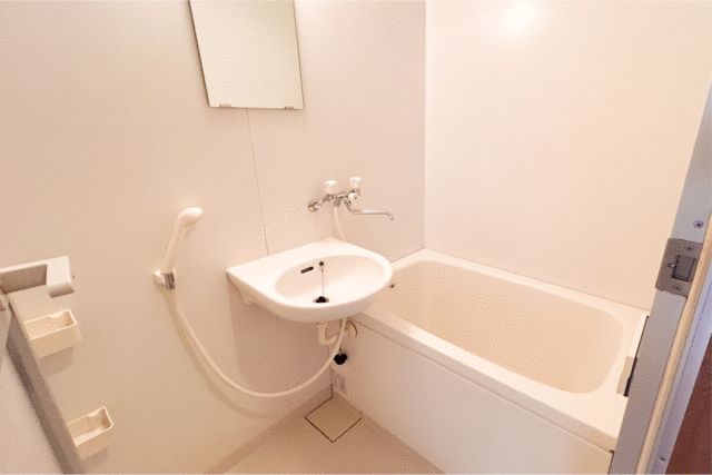 バス・シャワールーム　※別部屋参考写真