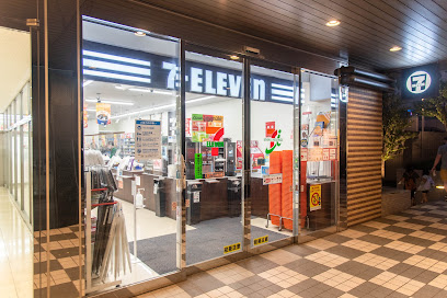 コンビニ　セブンイレブン 品川プリンスホテル店（コンビニ）まで555m