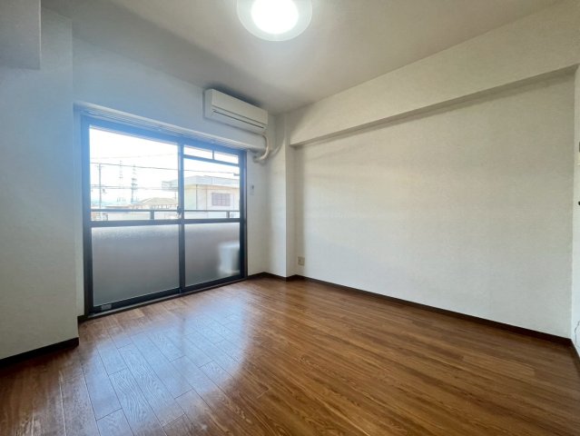 居室・リビング　別号室の写真です。ご参考までに