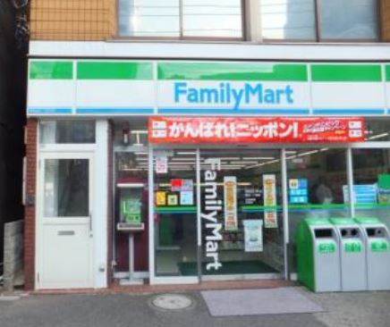 コンビニ　ファミリーマート牡丹一丁目店（コンビニ）まで121m