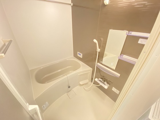 バス・シャワールーム　※別部屋の写真です