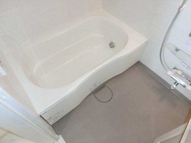 バス・シャワールーム　★追い焚き・浴室乾燥機付きのバスルームです★