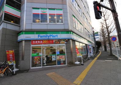 コンビニ　ファミリーマート 日野駅前店（コンビニ）まで161m