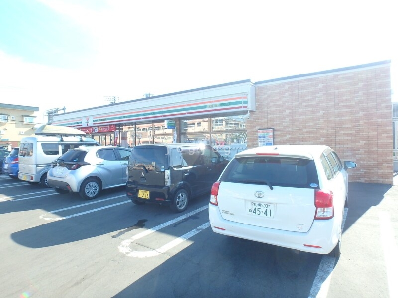 コンビニ　セブンイレブン士別南町店（コンビニ）まで369m