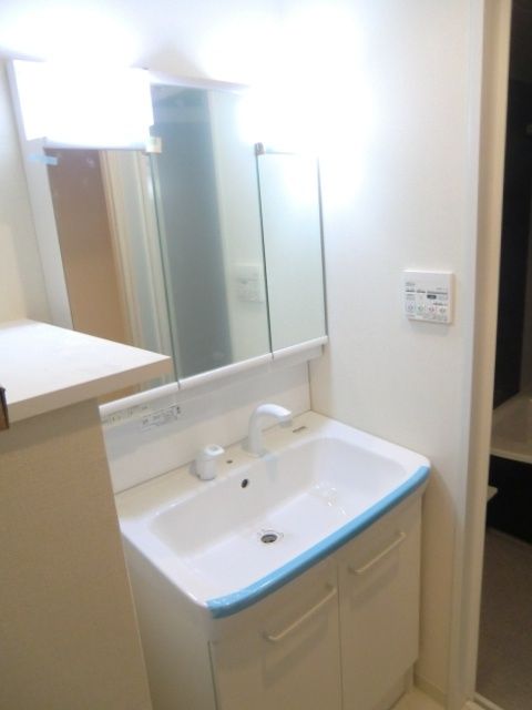 洗面設備　★朝の身支度にも便利な独立洗面台★