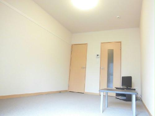 居室・リビング　写真は同物件の別部屋のものです。