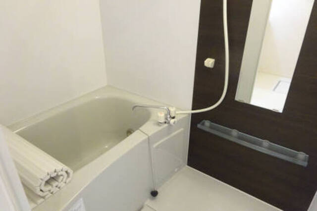 バス・シャワールーム　追い焚き給湯式浴室