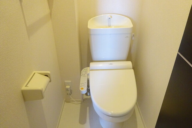 トイレ　温水洗浄暖房便座