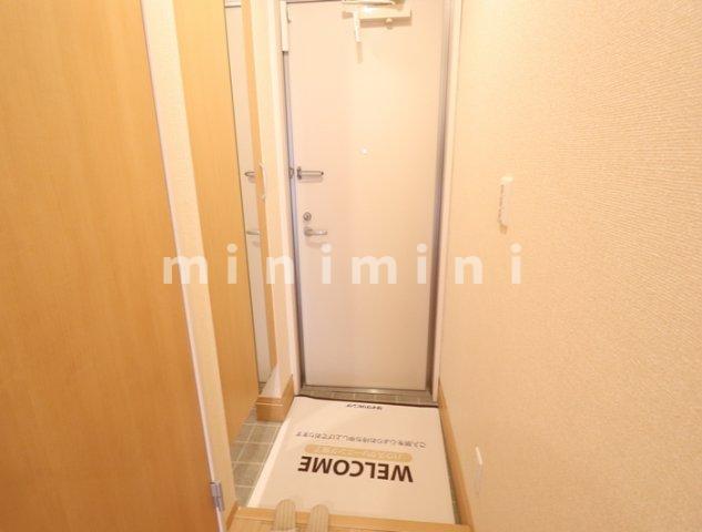 玄関　※写真は別号室のものですので現状優先とさせていただきます