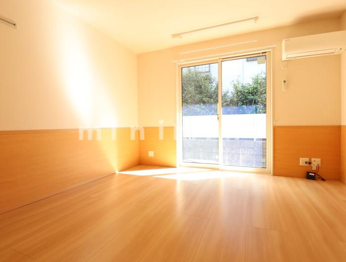 居室・リビング　※写真は別号室のものですので現状優先とさせていただきます