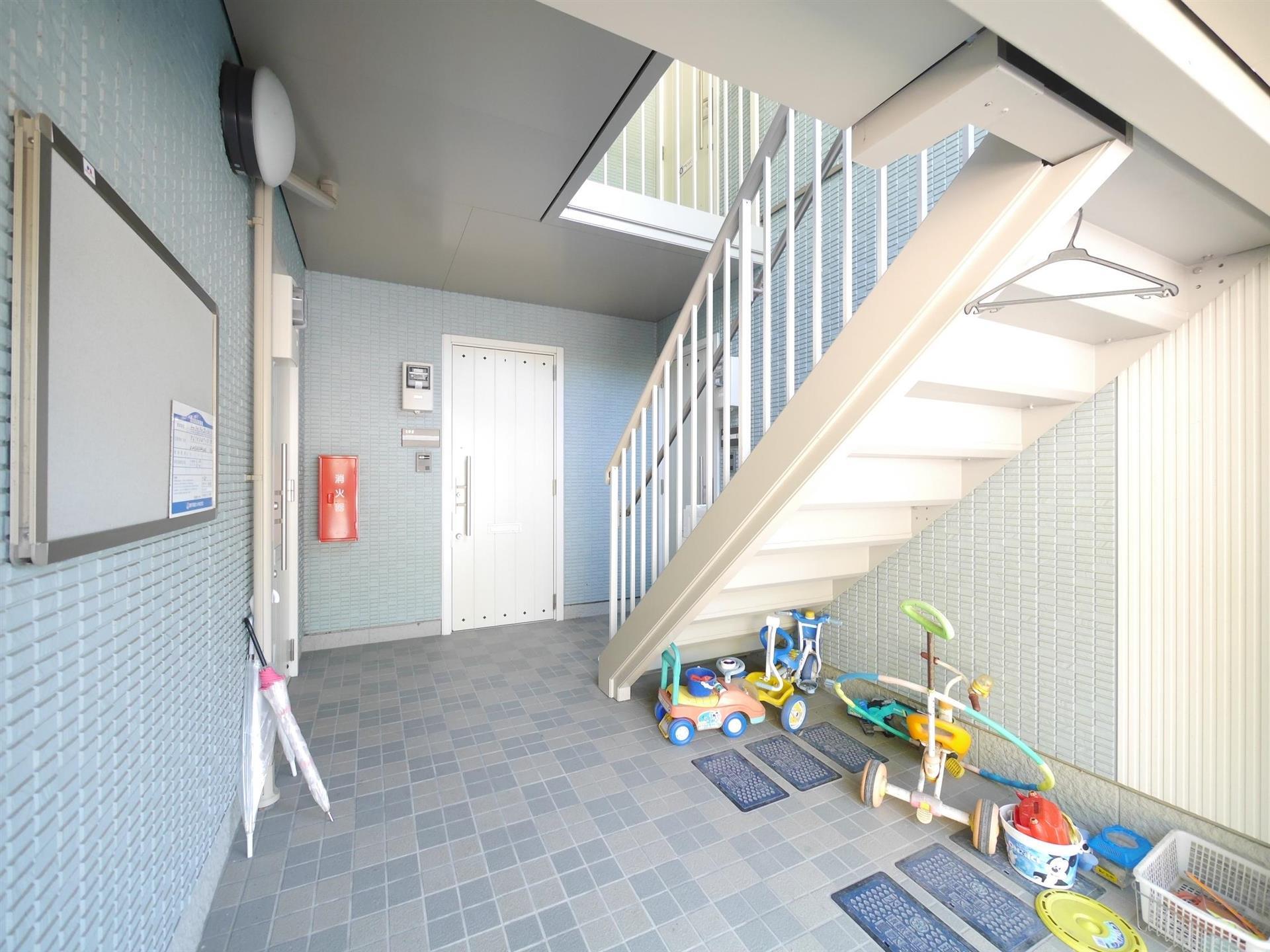 エントランス　玄関扉が可愛いですよ♪