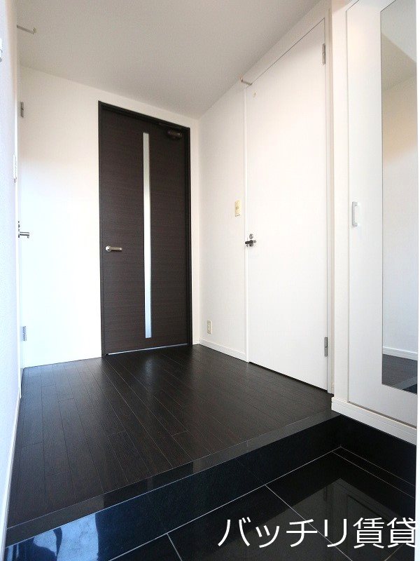 玄関　画像は別号室タイプの為、現状を優先致します。